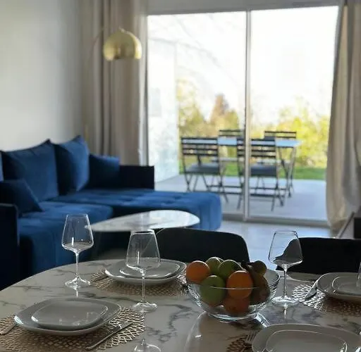 Royal Park Lake View Apartment
